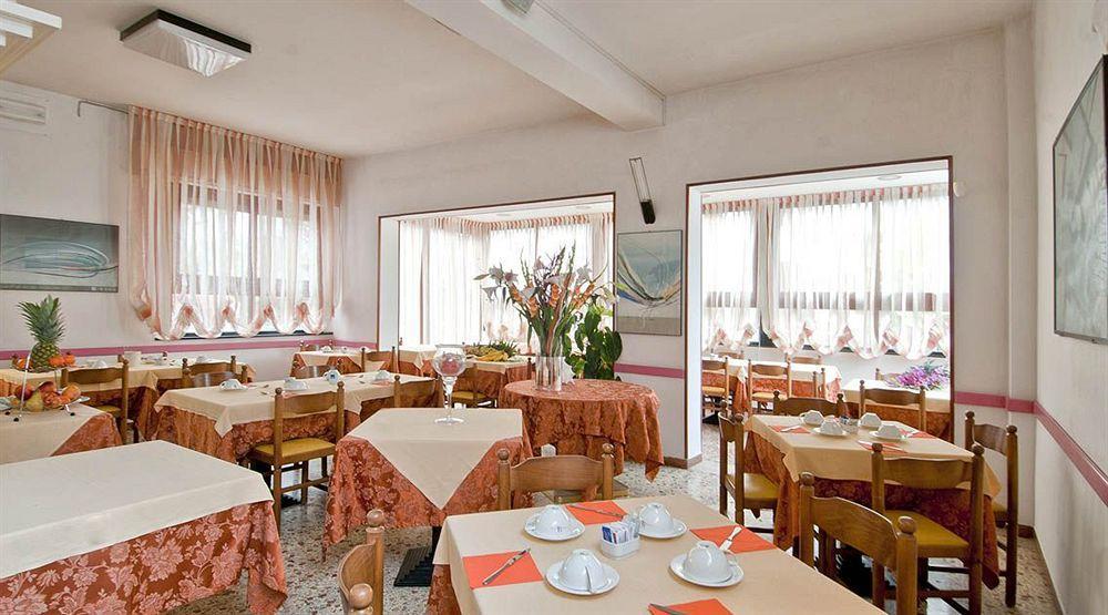 Hotel Angelini ริมินี ภายนอก รูปภาพ